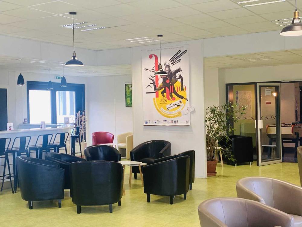 salle-habitat-jeunes